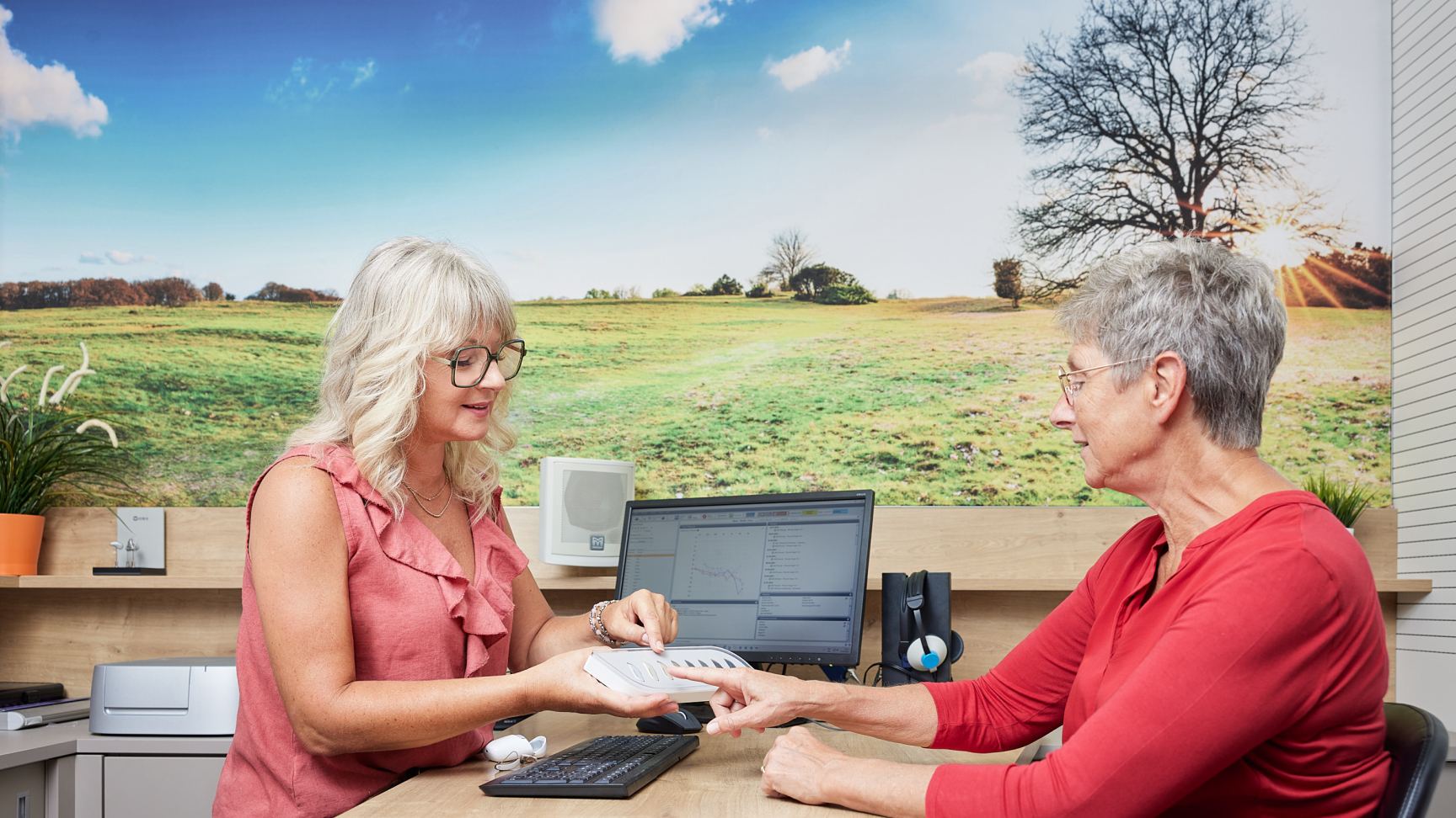 Hörgeräte Beratung im modernen Messraum.